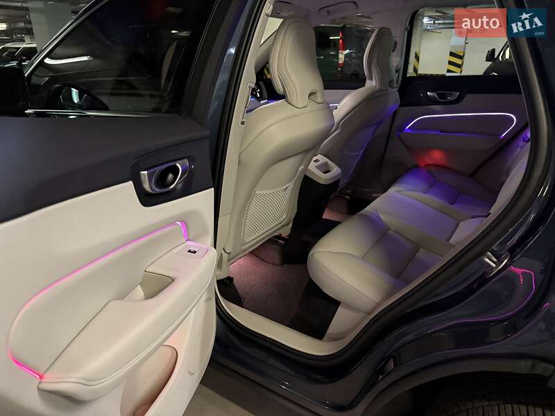 Внедорожник / Кроссовер Volvo XC60 2023 в Киеве