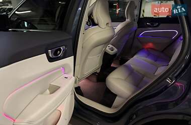 Позашляховик / Кросовер Volvo XC60 2023 в 