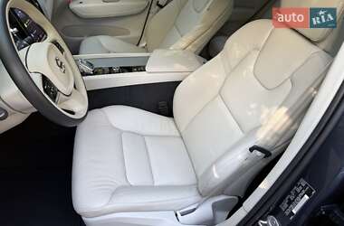 Позашляховик / Кросовер Volvo XC60 2023 в 
