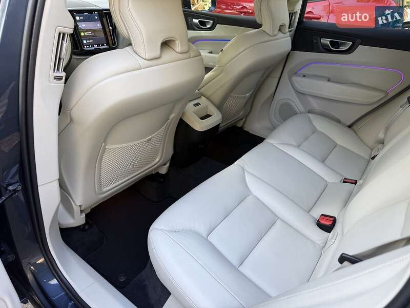 Внедорожник / Кроссовер Volvo XC60 2023 в Киеве