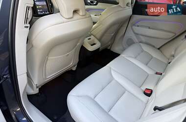 Позашляховик / Кросовер Volvo XC60 2023 в 
