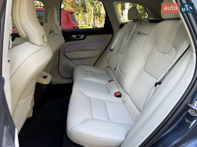 Внедорожник / Кроссовер Volvo XC60 2023 в Киеве