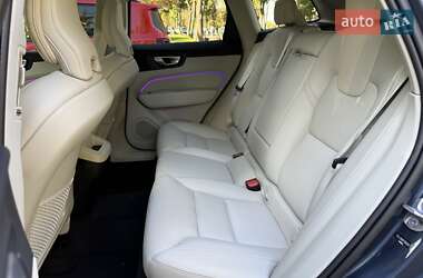 Позашляховик / Кросовер Volvo XC60 2023 в 