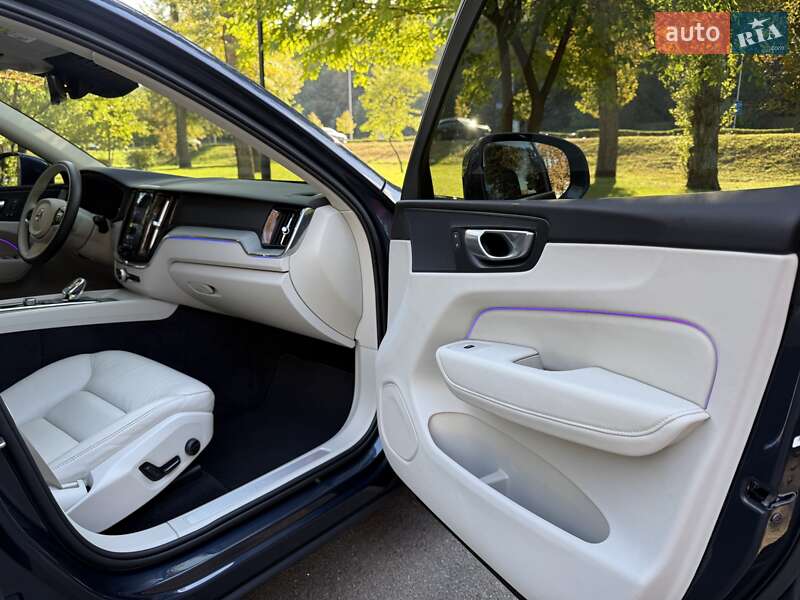 Внедорожник / Кроссовер Volvo XC60 2023 в Киеве