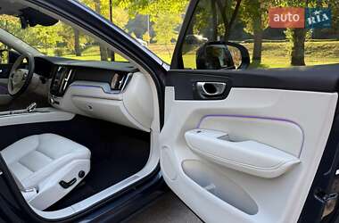 Позашляховик / Кросовер Volvo XC60 2023 в 