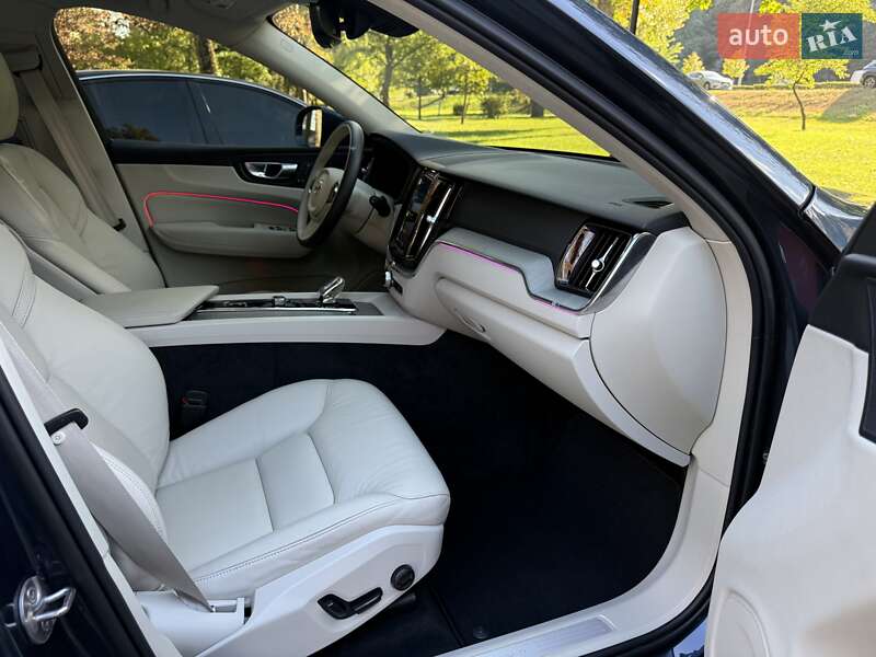 Внедорожник / Кроссовер Volvo XC60 2023 в Киеве