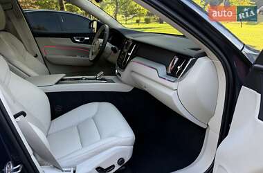 Позашляховик / Кросовер Volvo XC60 2023 в 