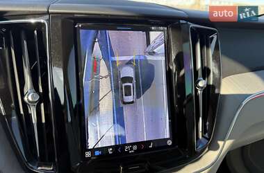 Позашляховик / Кросовер Volvo XC60 2023 в 
