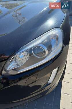 Внедорожник / Кроссовер Volvo XC60 2013 в 