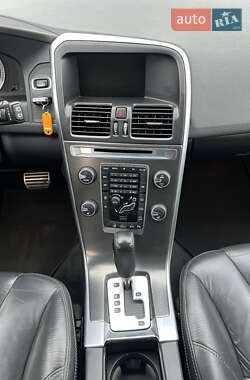 Внедорожник / Кроссовер Volvo XC60 2013 в 