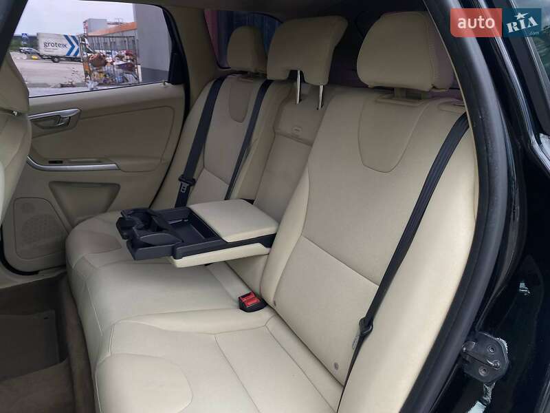 Внедорожник / Кроссовер Volvo XC60 2011 в Киеве