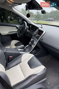 Внедорожник / Кроссовер Volvo XC60 2017 в 