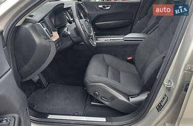 Внедорожник / Кроссовер Volvo XC60 2020 в 