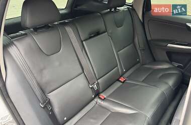 Внедорожник / Кроссовер Volvo XC60 2016 в 