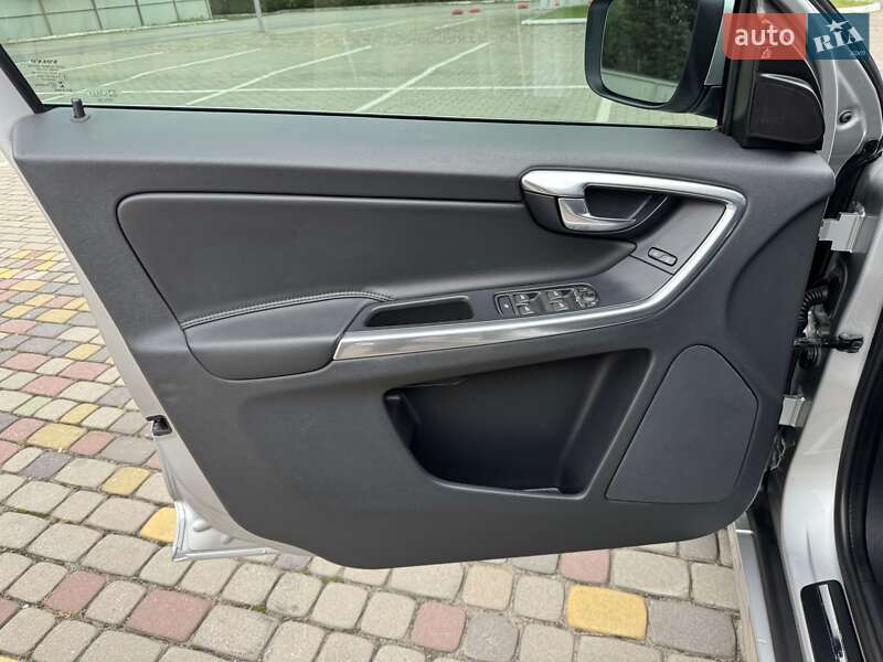Внедорожник / Кроссовер Volvo XC60 2016 в Луцке