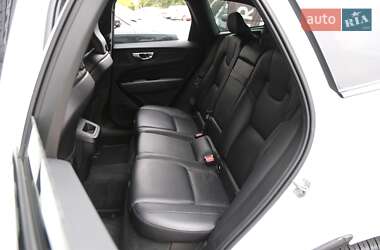 Внедорожник / Кроссовер Volvo XC60 2019 в 