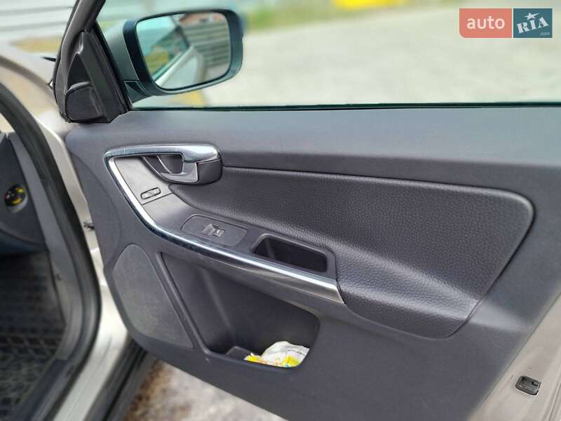 Внедорожник / Кроссовер Volvo XC60 2013 в Бродах