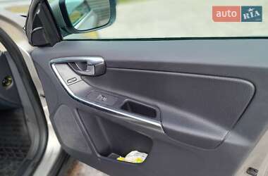 Внедорожник / Кроссовер Volvo XC60 2013 в 