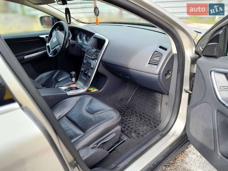 Внедорожник / Кроссовер Volvo XC60 2013 в Бродах