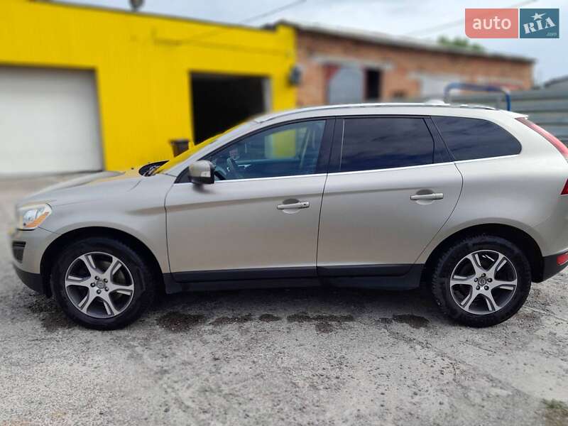 Внедорожник / Кроссовер Volvo XC60 2013 в Бродах