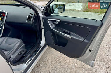 Внедорожник / Кроссовер Volvo XC60 2015 в 