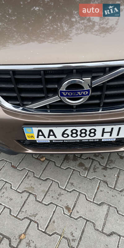Внедорожник / Кроссовер Volvo XC60 2012 в 