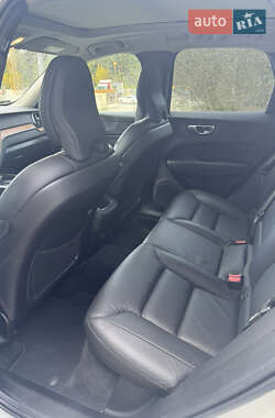 Внедорожник / Кроссовер Volvo XC60 2022 в 