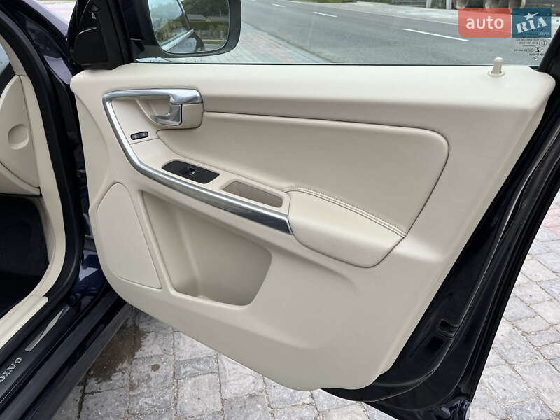 Внедорожник / Кроссовер Volvo XC60 2015 в Теребовле