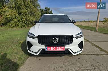 Внедорожник / Кроссовер Volvo XC60 2023 в 