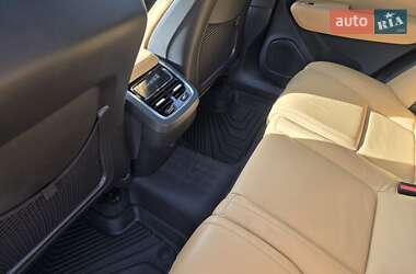 Внедорожник / Кроссовер Volvo XC60 2023 в 