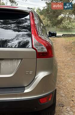 Внедорожник / Кроссовер Volvo XC60 2012 в 
