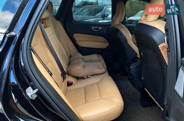 Внедорожник / Кроссовер Volvo XC60 2019 в 