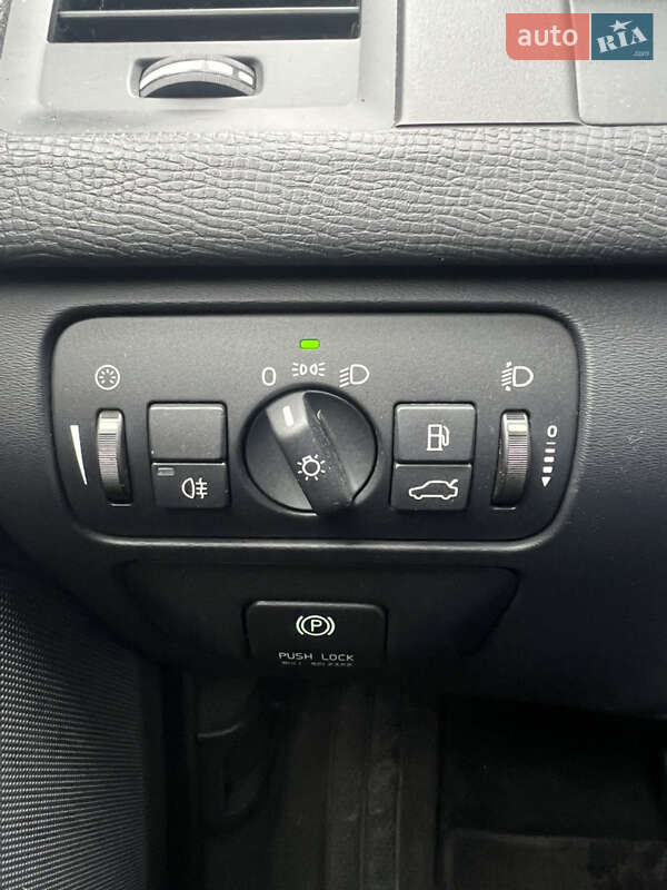Внедорожник / Кроссовер Volvo XC60 2012 в Подольске