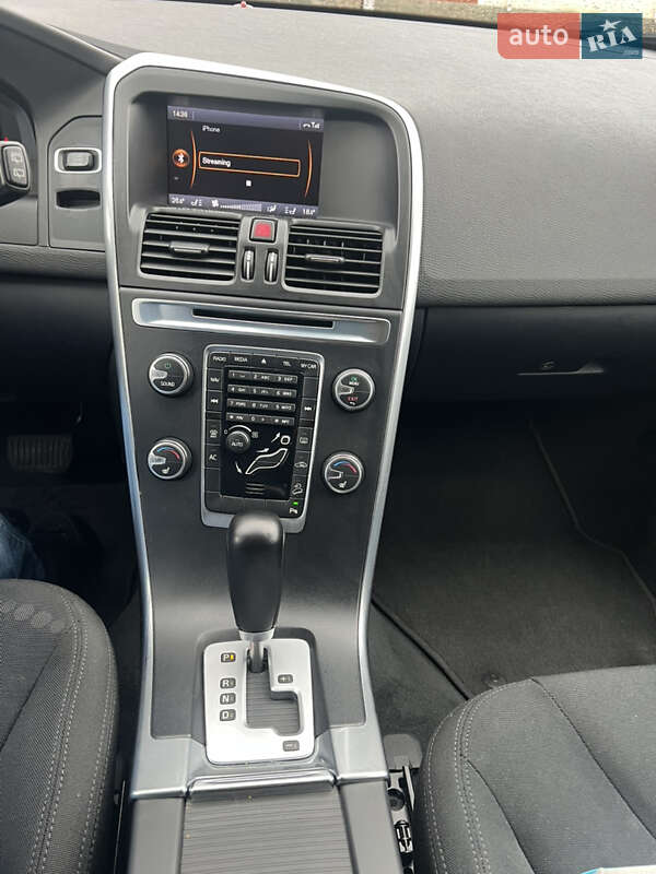 Внедорожник / Кроссовер Volvo XC60 2012 в Подольске