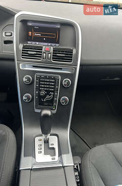 Внедорожник / Кроссовер Volvo XC60 2012 в 