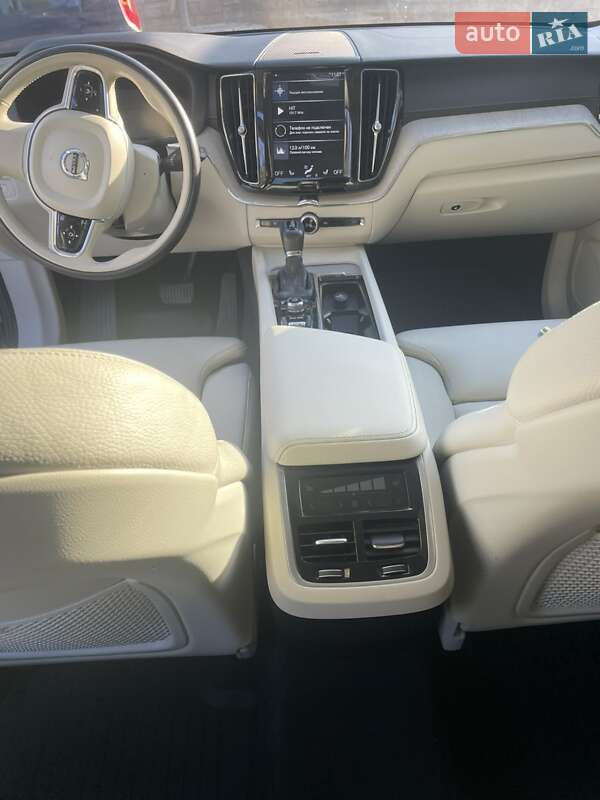 Внедорожник / Кроссовер Volvo XC60 2020 в Львове