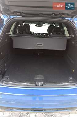 Внедорожник / Кроссовер Volvo XC60 2018 в 