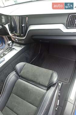 Внедорожник / Кроссовер Volvo XC60 2018 в 