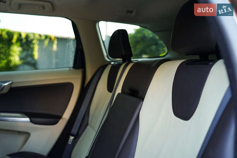 Внедорожник / Кроссовер Volvo XC60 2012 в Черновцах