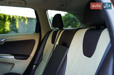 Внедорожник / Кроссовер Volvo XC60 2012 в 