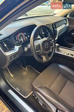 Позашляховик / Кросовер Volvo XC60 2018 в  фото 11 Позашляховик / Кросовер Volvo XC60 2018 в