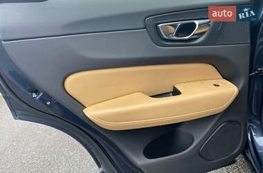 Внедорожник / Кроссовер Volvo XC60 2018 в 