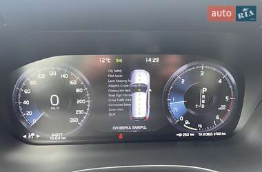 Внедорожник / Кроссовер Volvo XC60 2018 в 