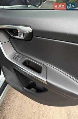 Позашляховик / Кросовер Volvo XC60 2013 в 