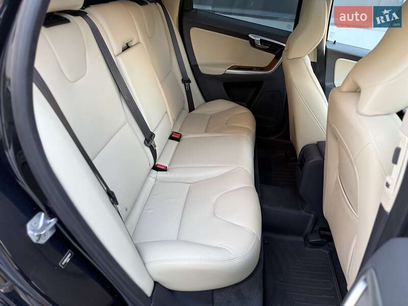 Внедорожник / Кроссовер Volvo XC60 2016 в Львове