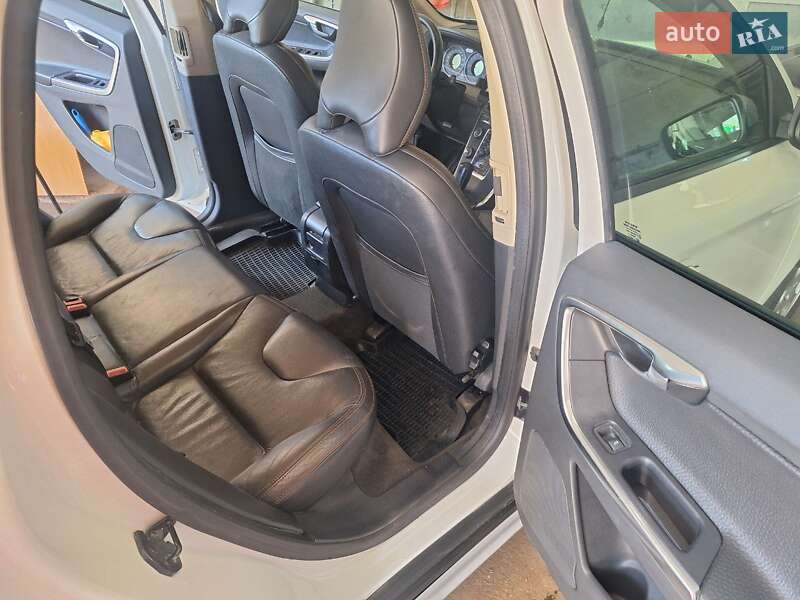 Внедорожник / Кроссовер Volvo XC60 2012 в Харькове