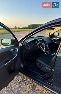 Внедорожник / Кроссовер Volvo XC60 2015 в 