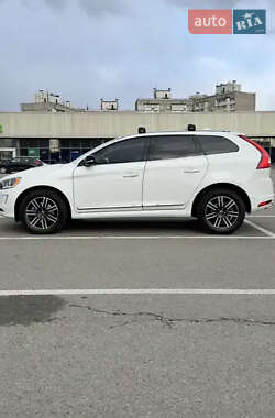 Внедорожник / Кроссовер Volvo XC60 2017 в 