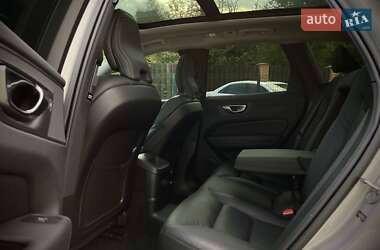 Внедорожник / Кроссовер Volvo XC60 2023 в 