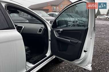 Внедорожник / Кроссовер Volvo XC60 2015 в 